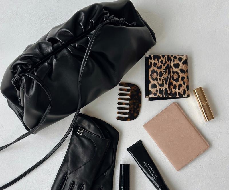 Как компактно сложить вещи в маленькую сумку — лайфхаки