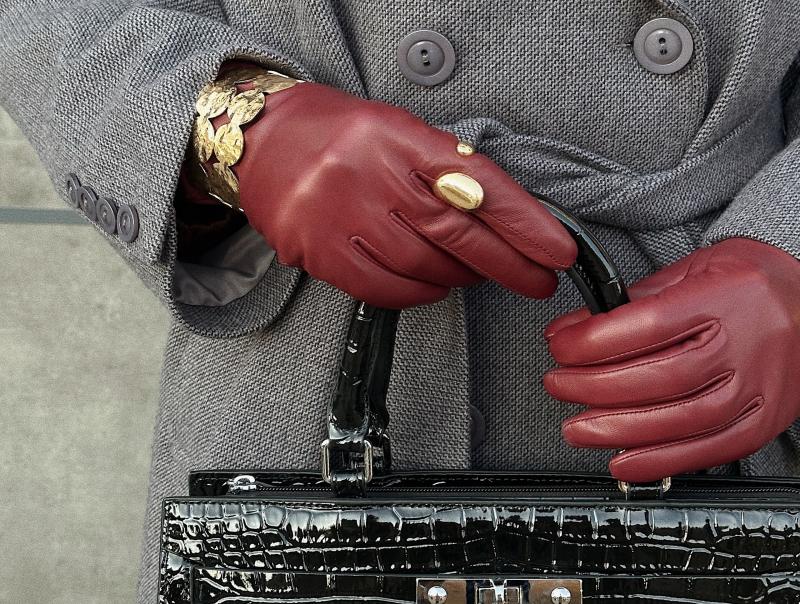 Носим украшения прямо поверх перчаток!